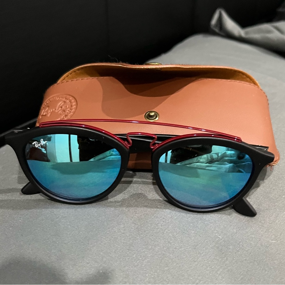 Rayban sunglasses (NEVER WORN)